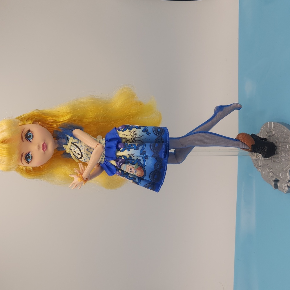 EAH Blondy Locks Original Doll Ever After High